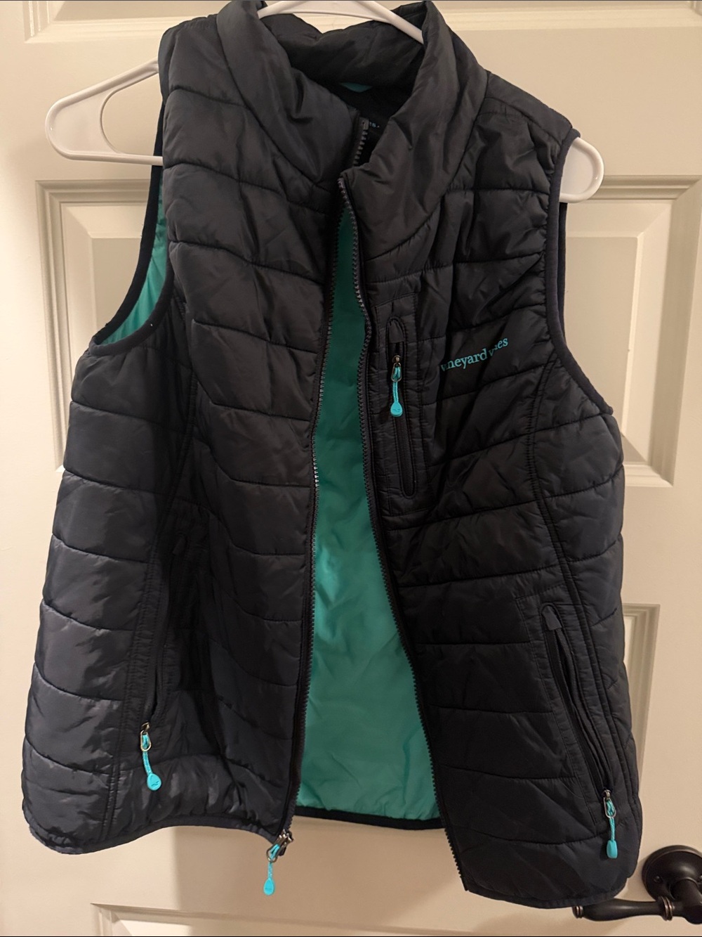 Never worn women’s medium Vineyard  Vines Black Quilted Vest with Teal Lining